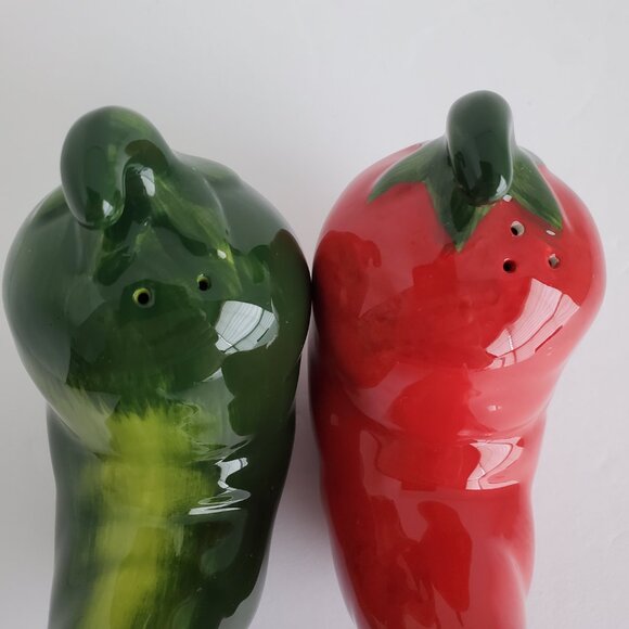 Ceramic Red & Green Chili Peppers Shaped Salt and Pepper Shakers - Picture 4 of 11
